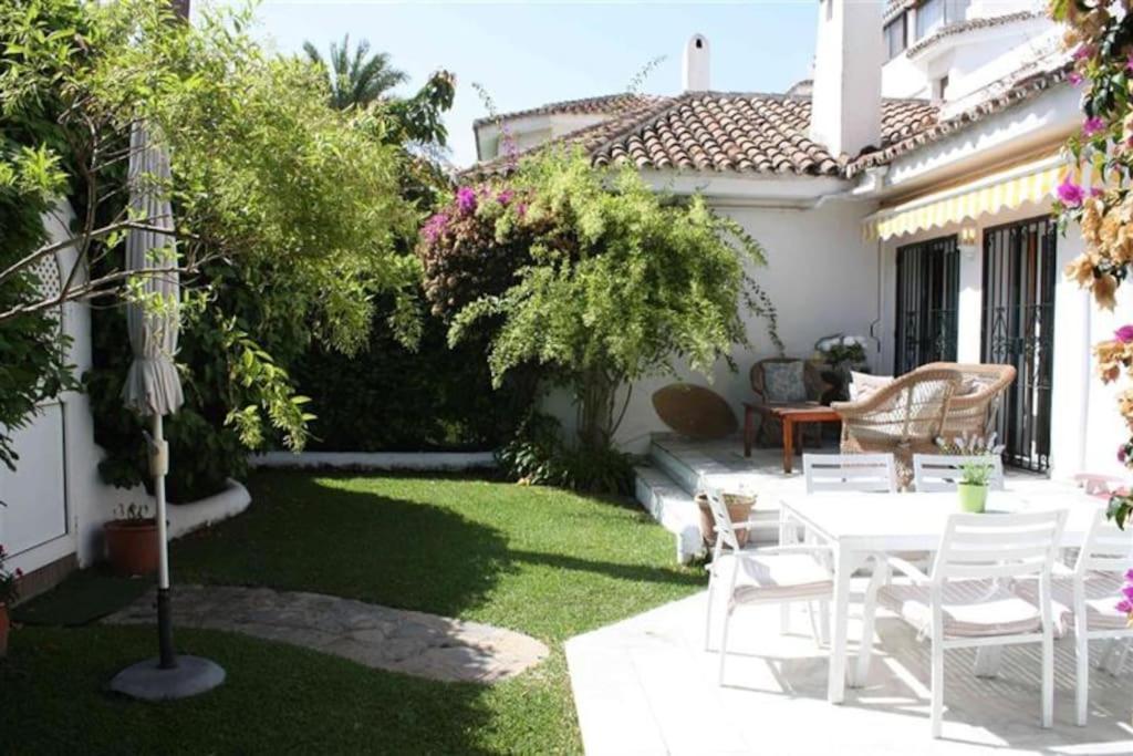Beachfront Development With Tropical Gardens. * Marbella